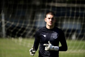 Guilherme Viana em ação com a camisa da Ponte Preta