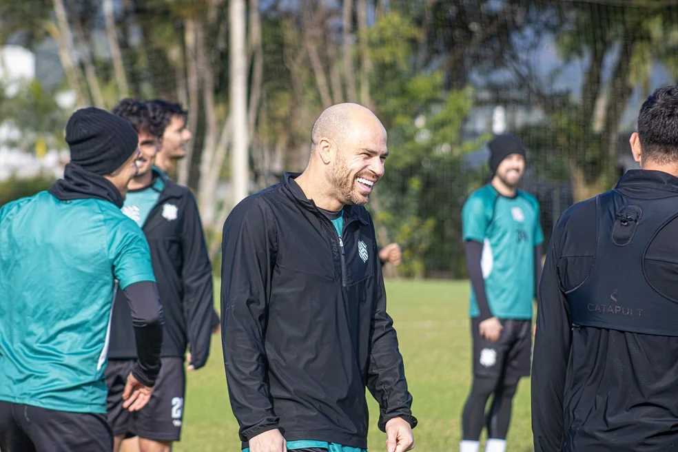 Silvinho retorna em treinamento do Figueirense