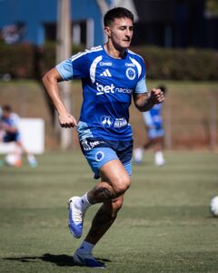 Gabriel Rojas em apresentação no Cruzeiro - La banda Cruzeiro