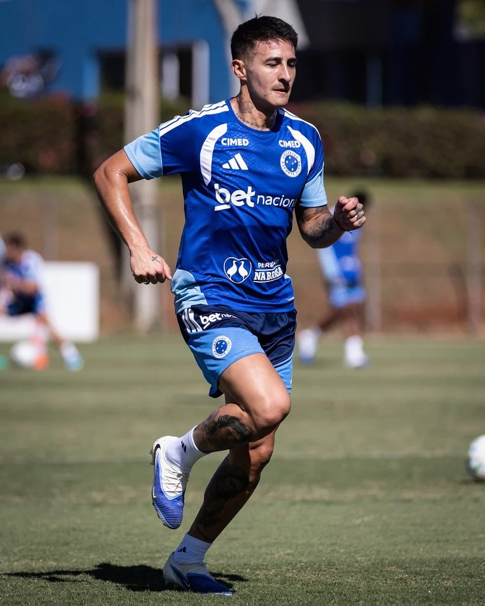 Gabriel Rojas em apresentação no Cruzeiro - La banda Cruzeiro