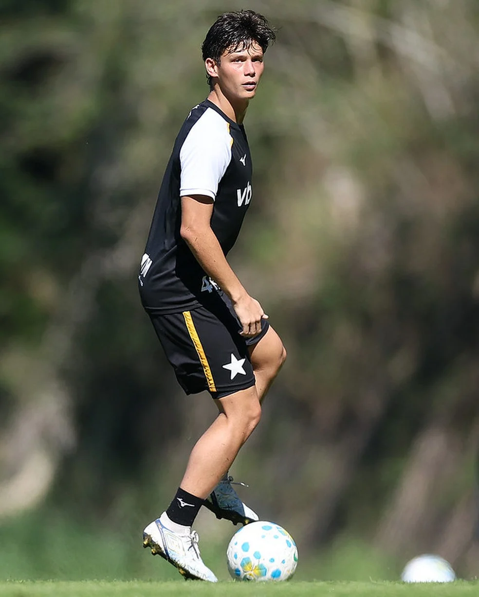 Arthur Novaes na intertemporada do Botafogo