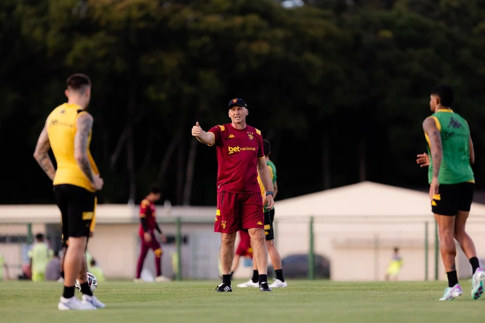 Dal Pozzo reestreia no Sport em treino