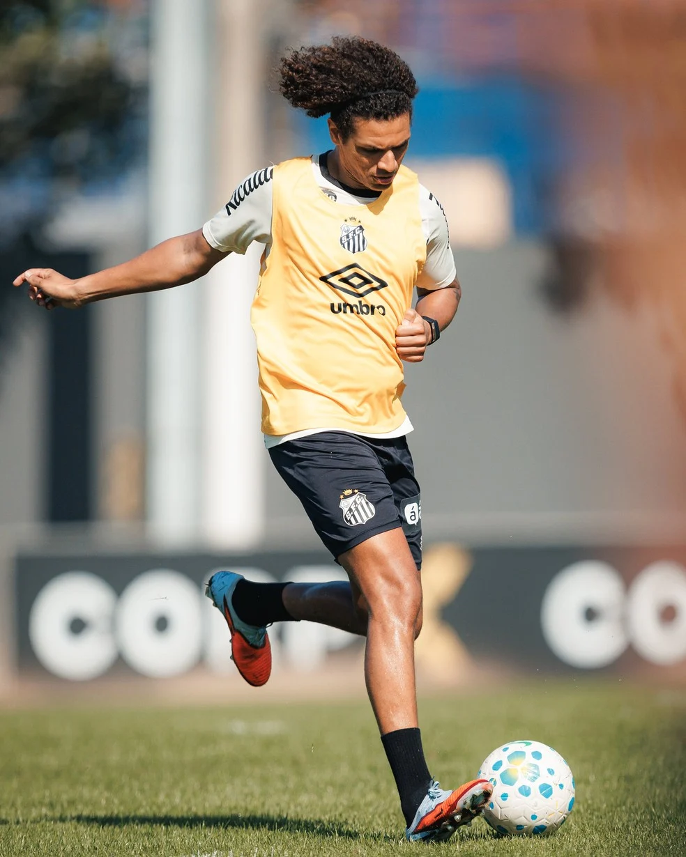 Treino do Santos: Willian Arão durante treino no CT Rei Pelé