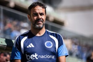 Artur Jorge e jogadores do Cruzeiro em treino — assédio a jogadores do Cruzeiro