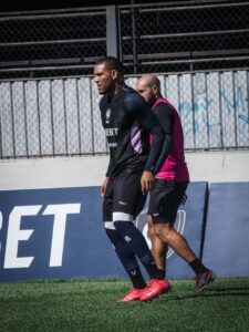 Zagueiro Matheus Felipe em sua apresentação pelo Remo