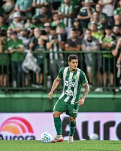 João Vitor em ação pela Chapecoense