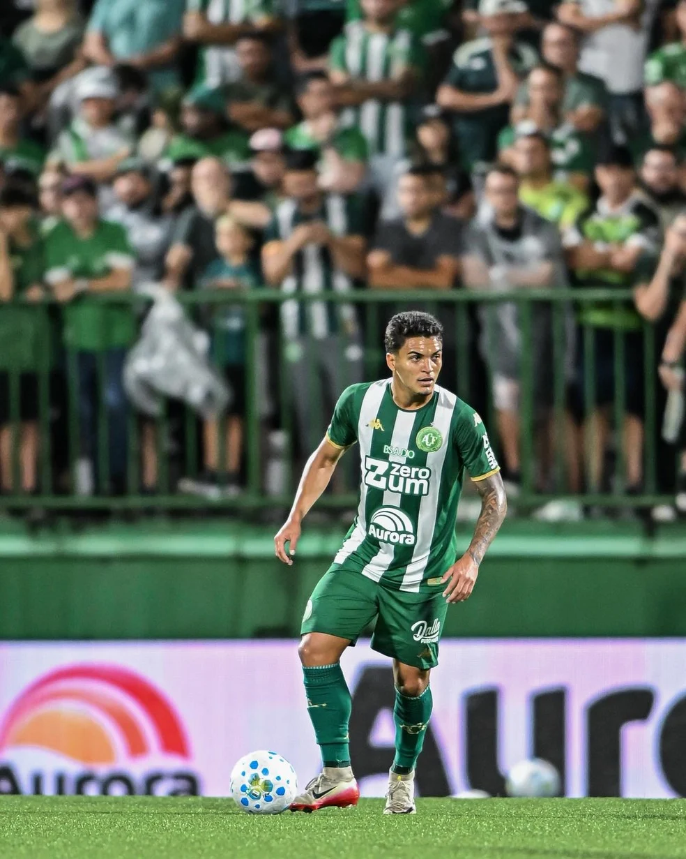 João Vitor em ação pela Chapecoense