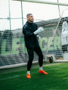 Warleson no Botafogo em foto — goleiro do Cercle Brugge