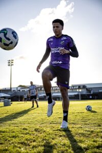 Lucas Lima pelo Ceará em ação