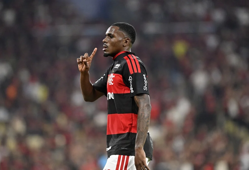 Evertton Araújo em ação pelo Flamengo