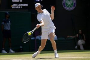 Sinner em Wimbledon celebra vaga na semifinal