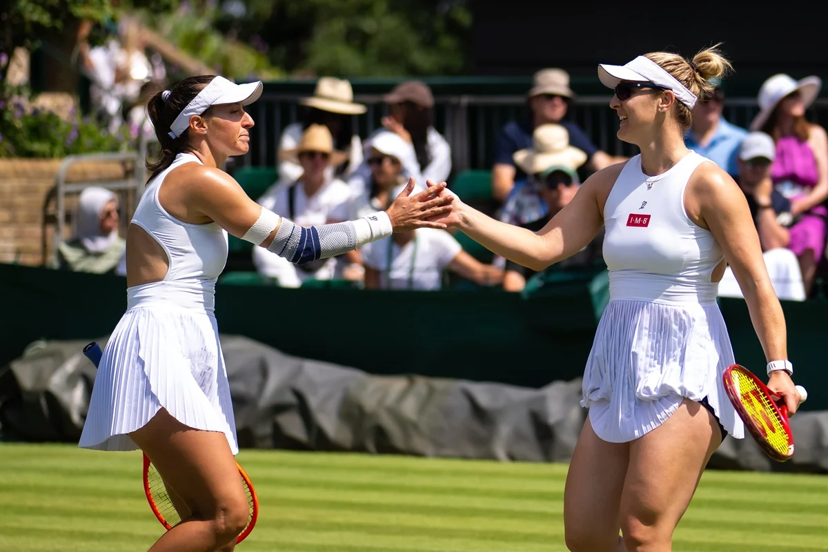 Stefani em Wimbledon em quadra