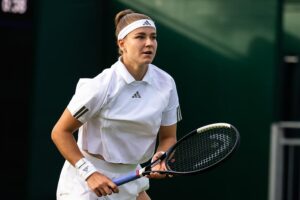 Muchova supera Osaka em Wimbledon: Karolina Muchova comemorando