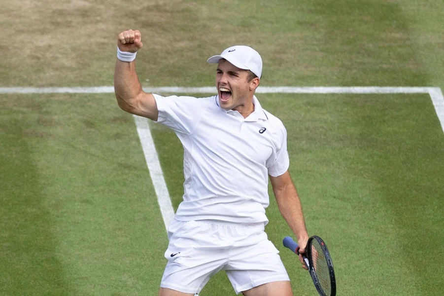 Ferry em Wimbledon em momento decisivo na partida
