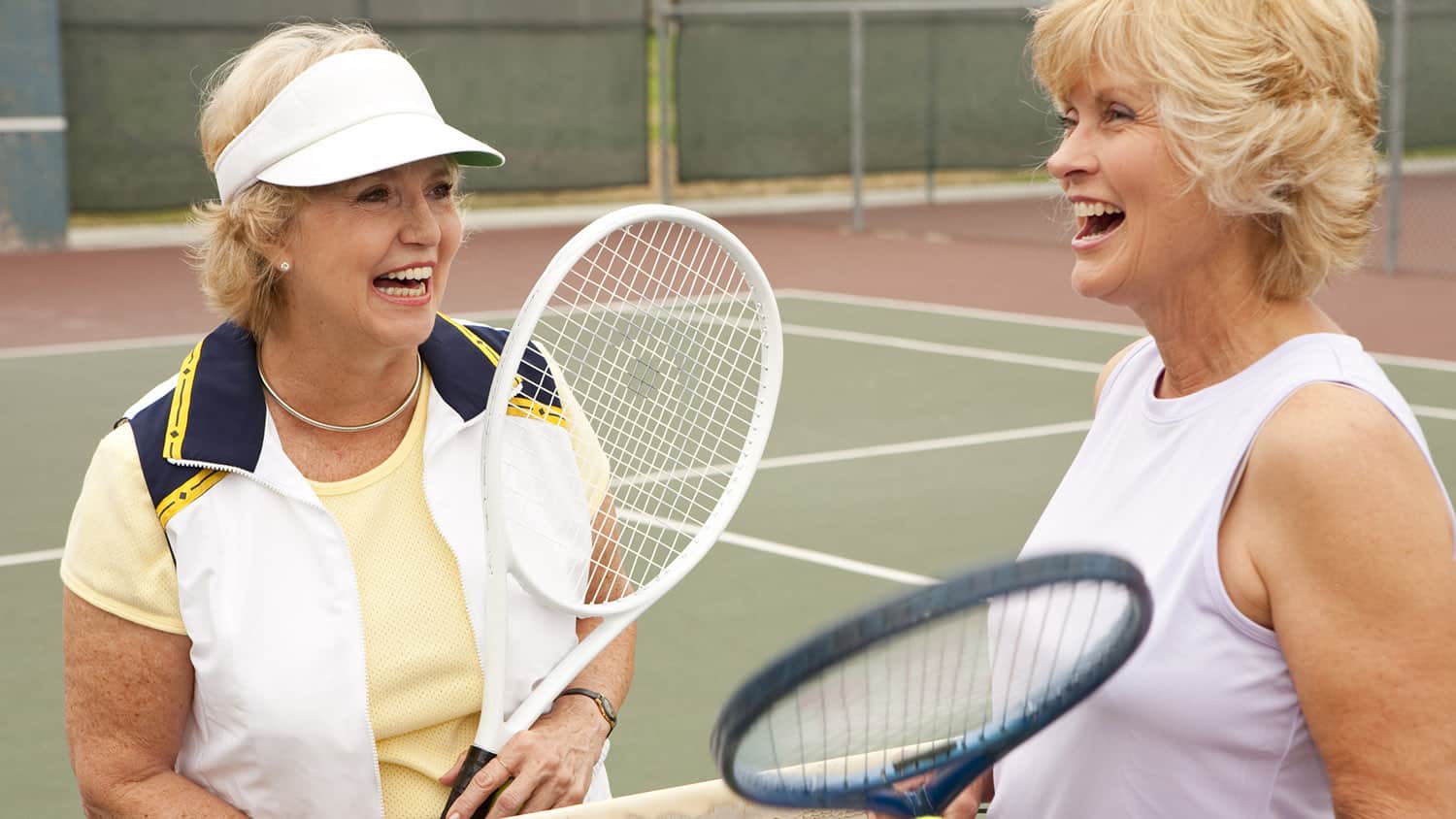 Mulher jogando tênis — Tênis e menopausa
