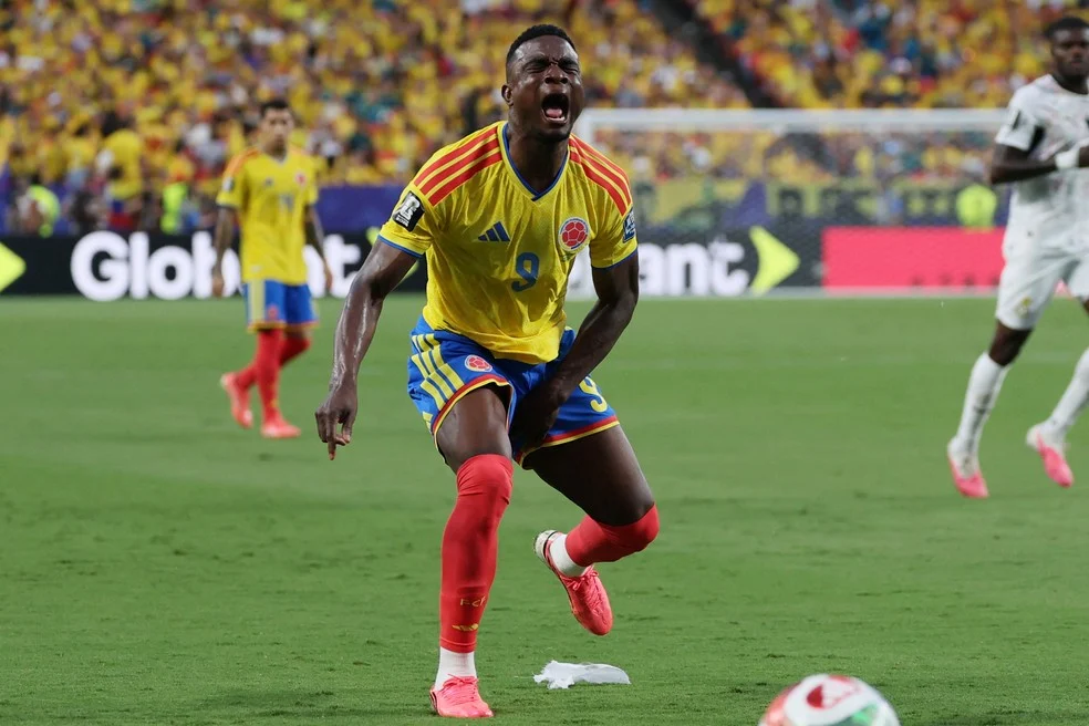 Jhon Córdoba em lance contra Gana