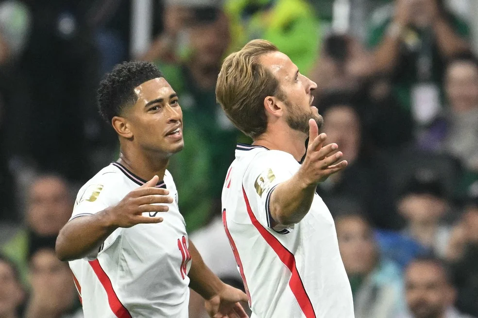 Torcedores reagem à eliminação do Brasil na Copa — Bellingham e Kane em ação