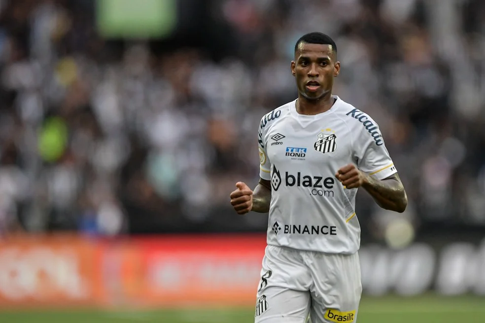 Jean Lucas e transfer ban por dívida aplicado ao Santos