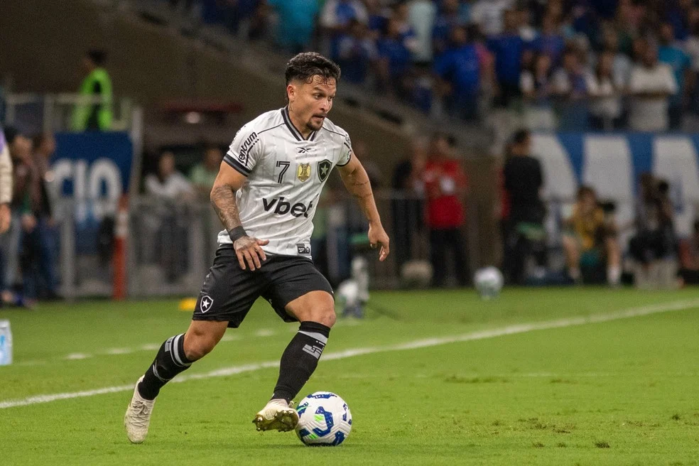 Artur em ação — transfer ban do Botafogo