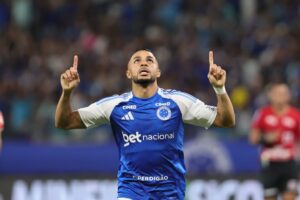 Wanderson comemorando gol — jogadores fora dos planos do Cruzeiro