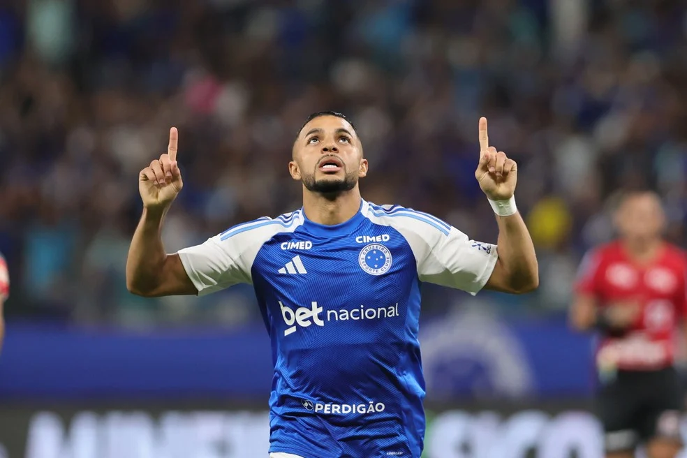 Wanderson comemorando gol — jogadores fora dos planos do Cruzeiro