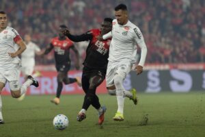 Zé Ivaldo em ação pelo Santos