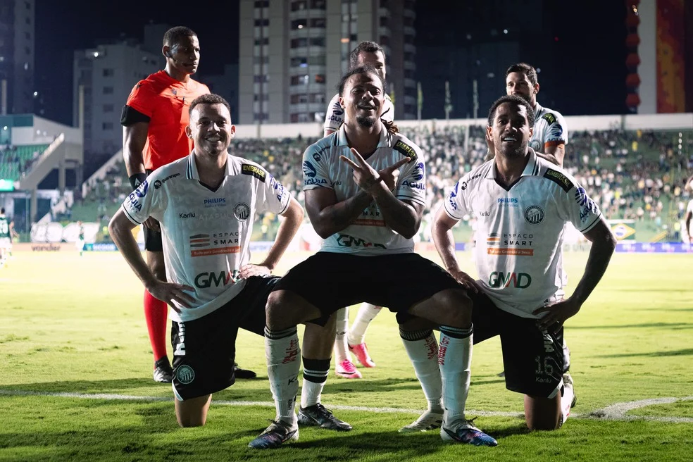 Operário-PR: Berto comemora gol contra o Goiás