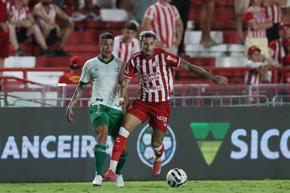 Victor Andrade em ação pelo Náutico