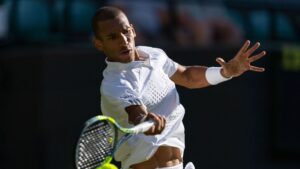 Aliassime Wimbledon em quadra