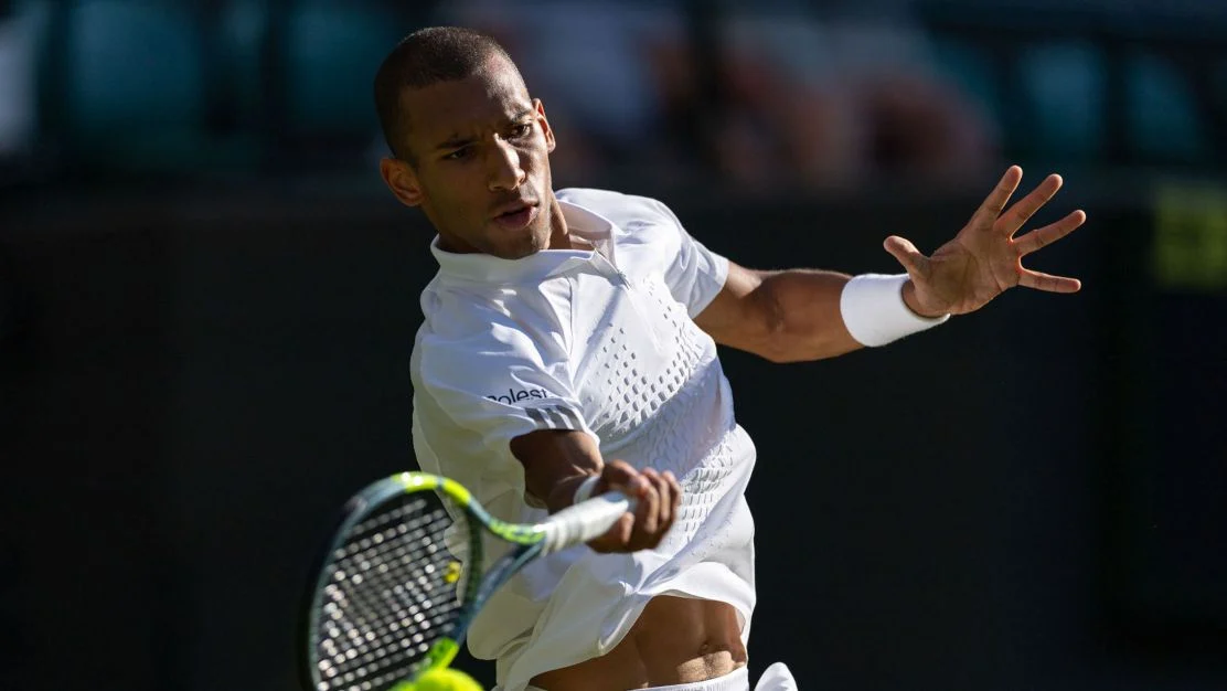 Aliassime Wimbledon em quadra