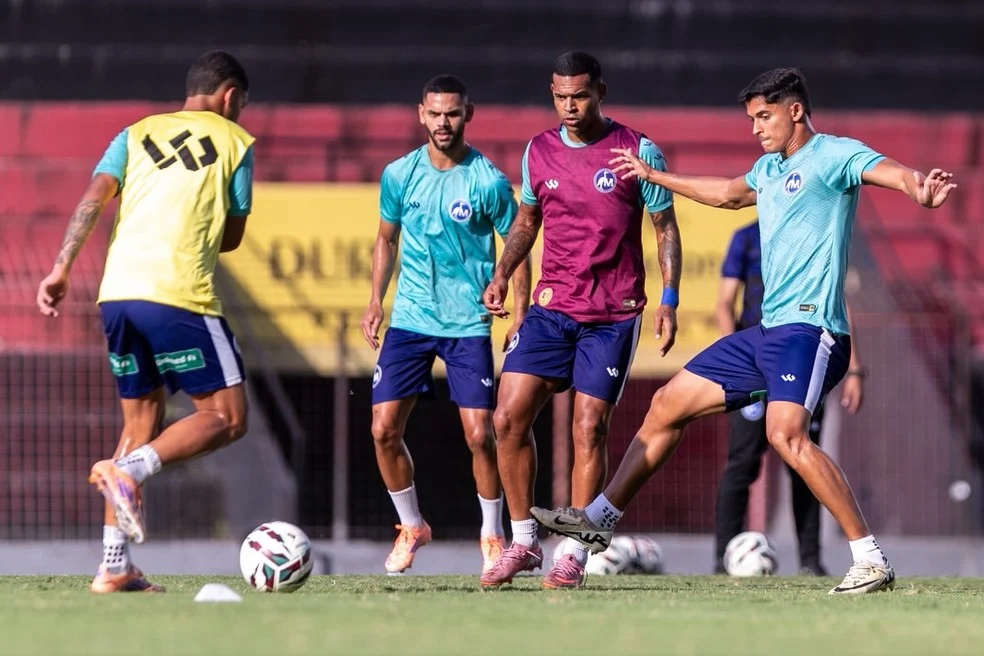Aquecimento do Maguary na Série D — jogadores em aquecimento