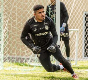 Careca no Picos - goleiro em ação