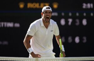 Berrettini na grama vibra em Wimbledon