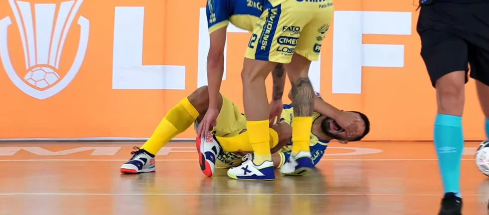 Gleidson fratura tornozelo durante partida da LNF
