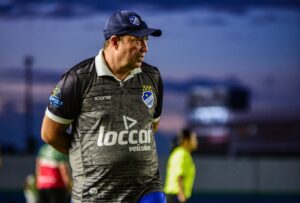 Chiquinho Viana no banco de reservas do São Raimundo — Chiquinho Viana