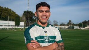 Brian Ocampo com a camisa do Coritiba