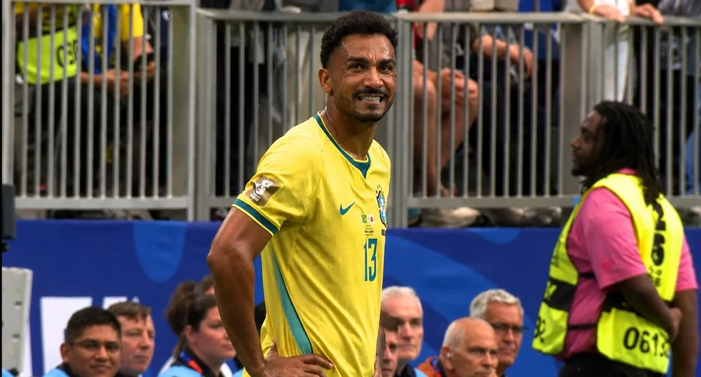 Desembarque da seleção: Danilo desembarca no Rio