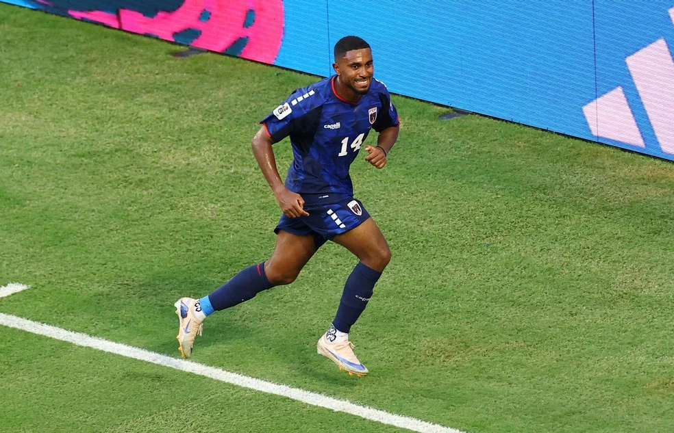 Deroy Duarte comemorando gol pela seleção de Cabo Verde