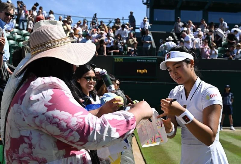 Gabe Eala carrega cultura entre fãs em Wimbledon