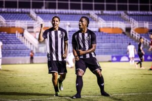 Base do Ceará comemora vaga na final do Brasileirão Sub-20