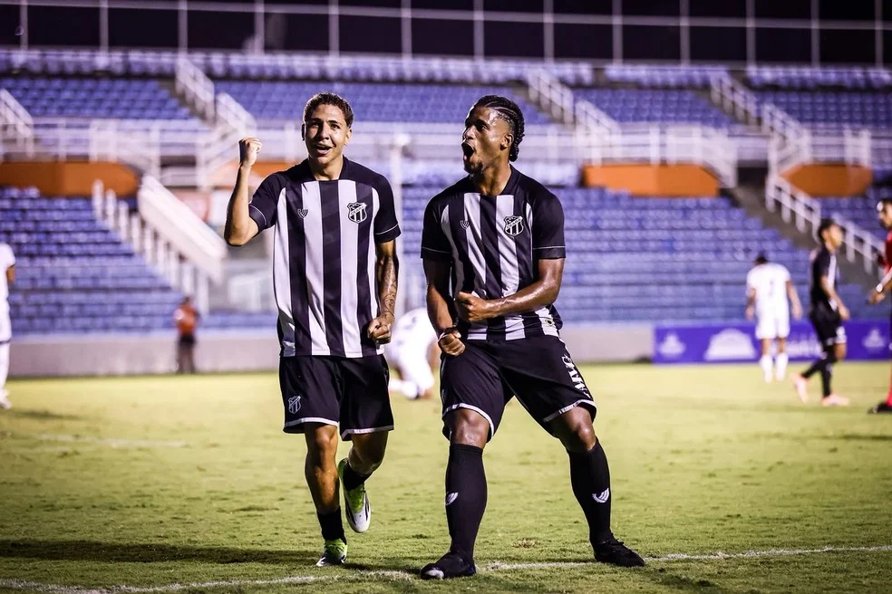 Base do Ceará comemora vaga na final do Brasileirão Sub-20
