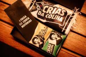 Pretinha no Vasco homenageada nas faixas de capitã