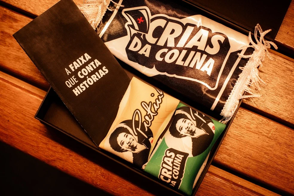Pretinha no Vasco homenageada nas faixas de capitã