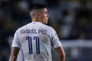 Gabriel Pec em ação pelo LA Galaxy