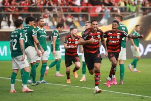 Pré-contrato Flamengo: Danilo em ação na final