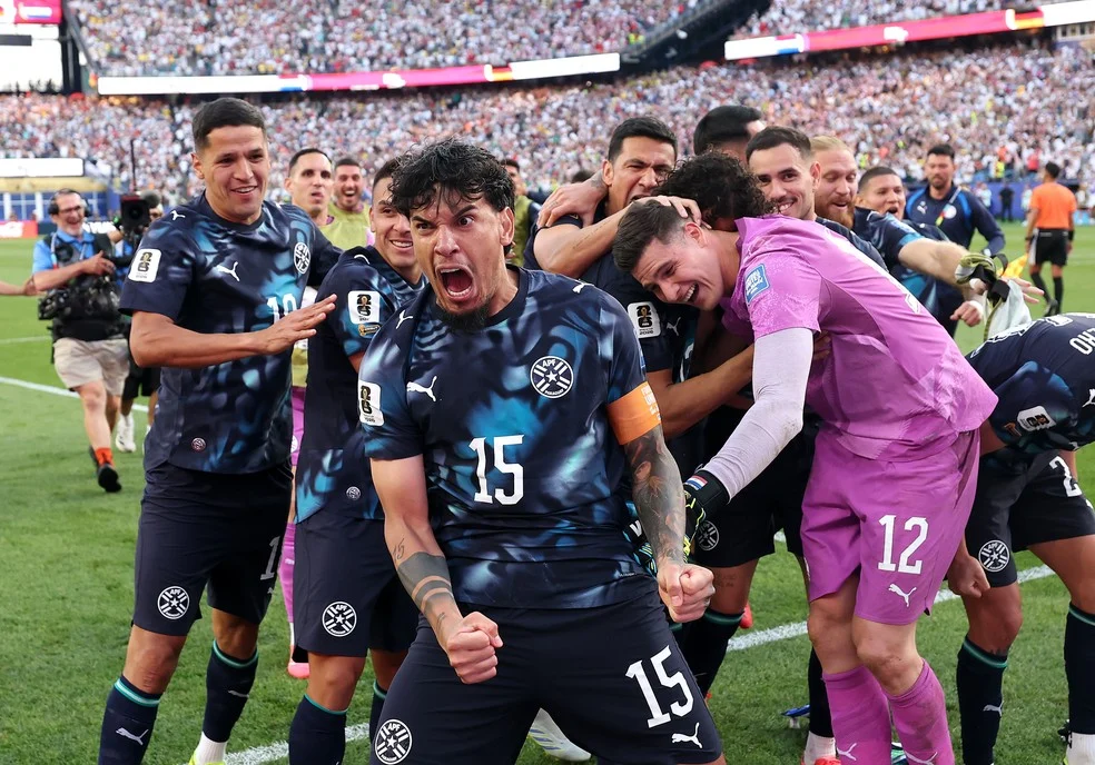 Jogadores do Paraguai comemoram classificação — Paraguai nas oitavas