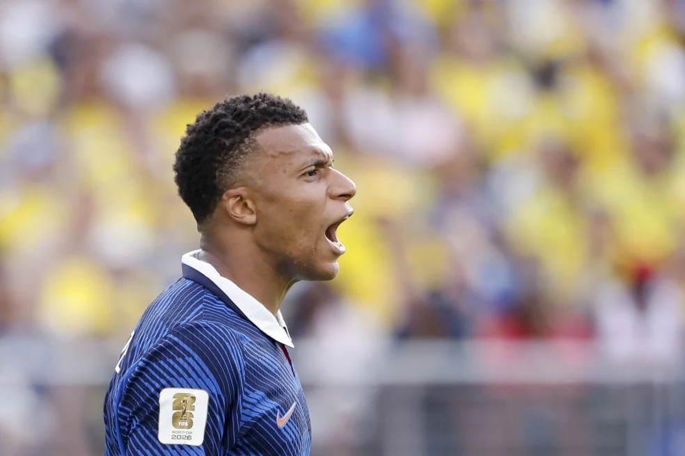 Retratação de Mbappé — Mbappé em jogo pela Copa do Mundo