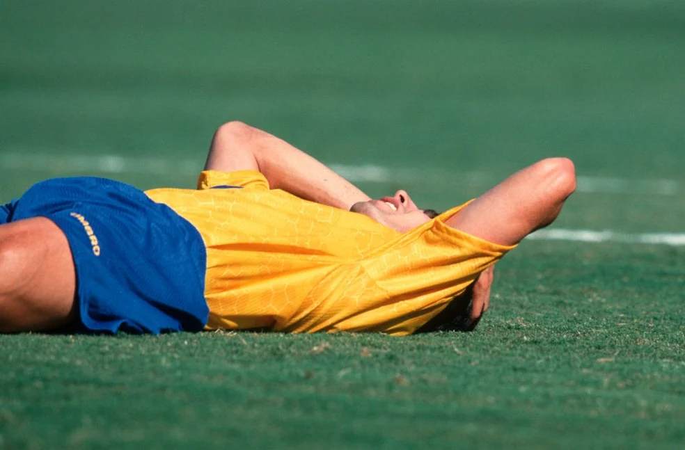 Andrés Escobar lamentando gol contra em 1994