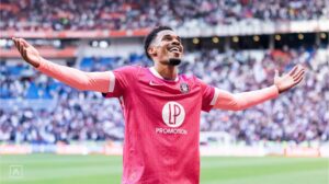 Emersonn acerta com o Ipswich - comemoração pelo Toulouse