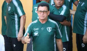 Totonho Fluminense-PI em treino com a equipe sub-20